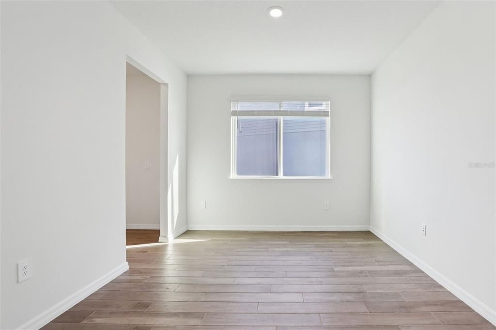Activo con contrato: $638,280 (5 camas, 4 baños, 3807 Pies cuadrados)