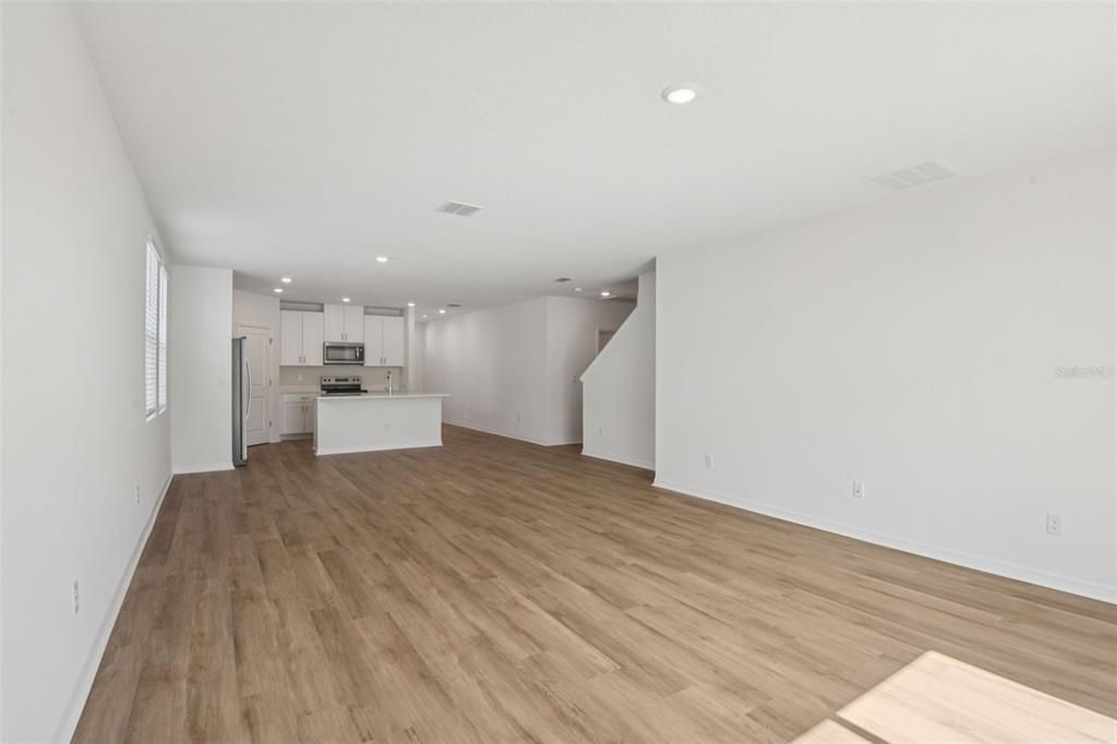 На продажу: $335,000 (4 спален, 2 ванн, 2503 Квадратных фут)