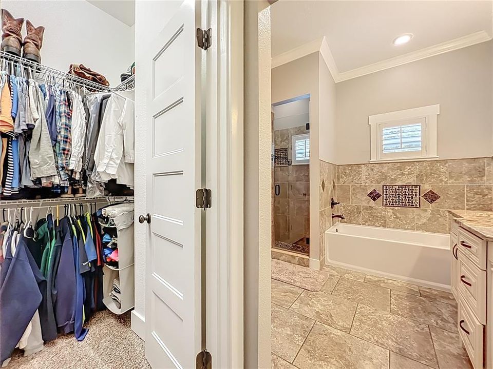 For Sale: $685,000 (4 beds, 2 baths, 1958 Square Feet)