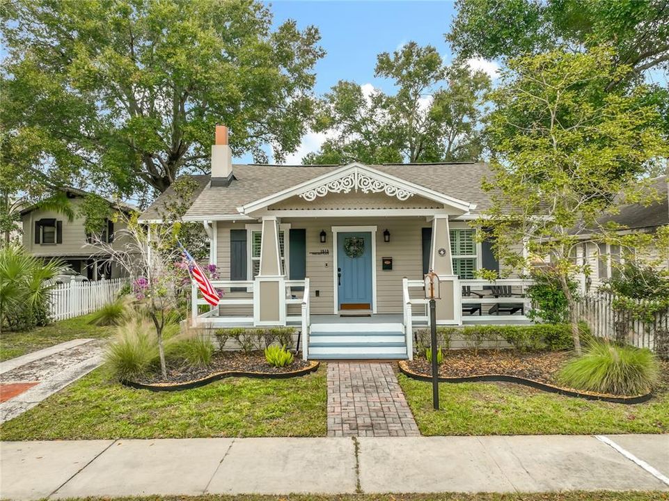 For Sale: $685,000 (4 beds, 2 baths, 1958 Square Feet)