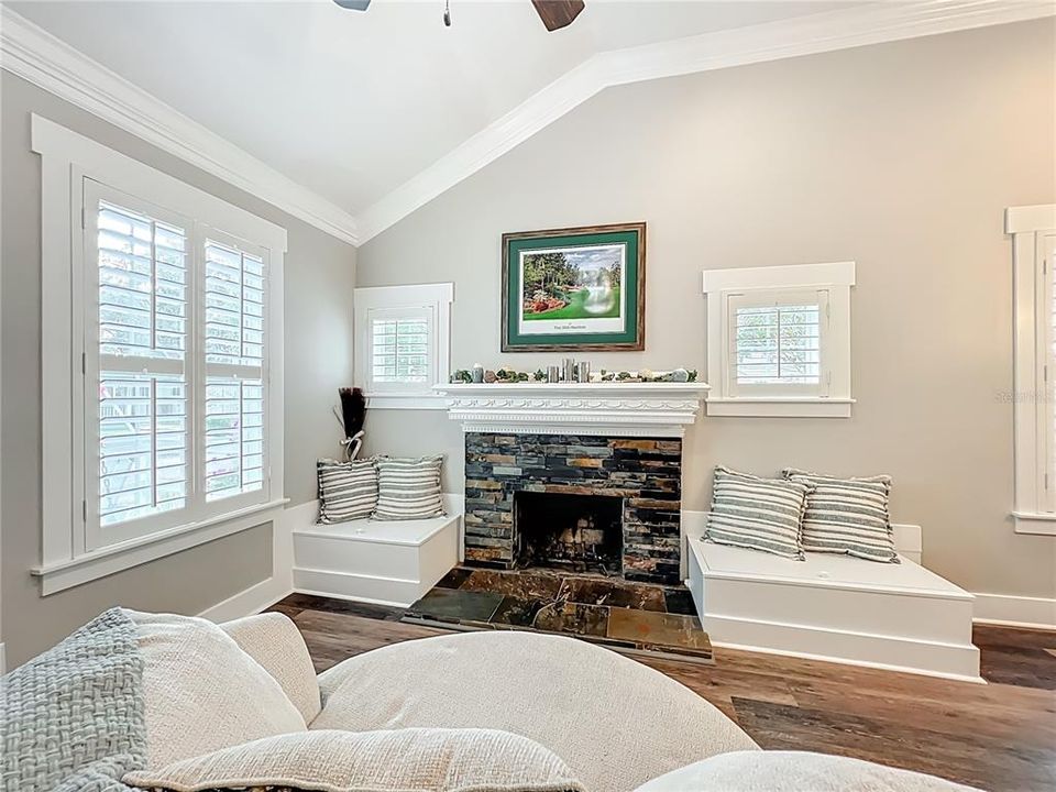 For Sale: $685,000 (4 beds, 2 baths, 1958 Square Feet)