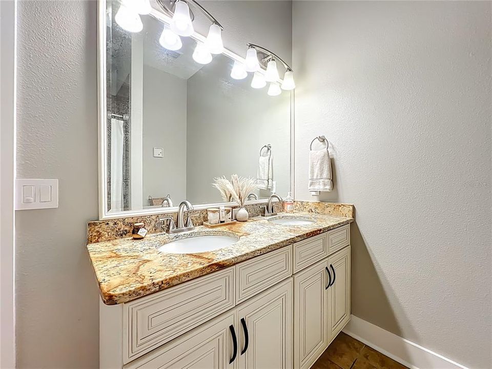 For Sale: $685,000 (4 beds, 2 baths, 1958 Square Feet)