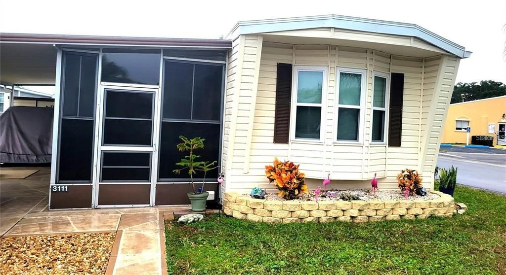 For Sale: $124,000 (2 beds, 1 baths, 722 Square Feet)