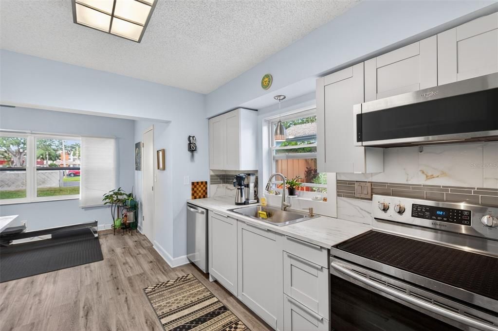 For Sale: $144,700 (2 beds, 2 baths, 1176 Square Feet)