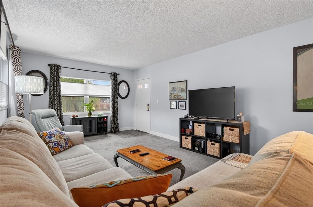 For Sale: $144,700 (2 beds, 2 baths, 1176 Square Feet)