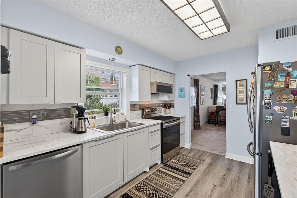 For Sale: $144,700 (2 beds, 2 baths, 1176 Square Feet)