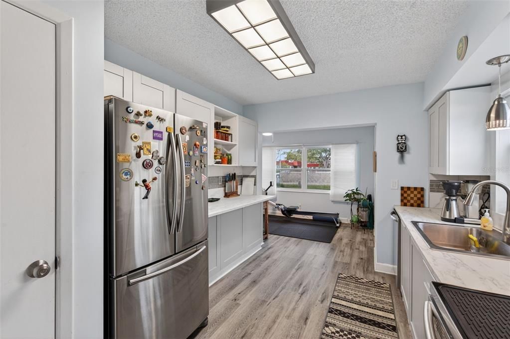 For Sale: $144,700 (2 beds, 2 baths, 1176 Square Feet)