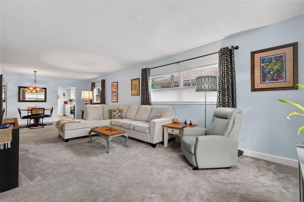 For Sale: $144,700 (2 beds, 2 baths, 1176 Square Feet)