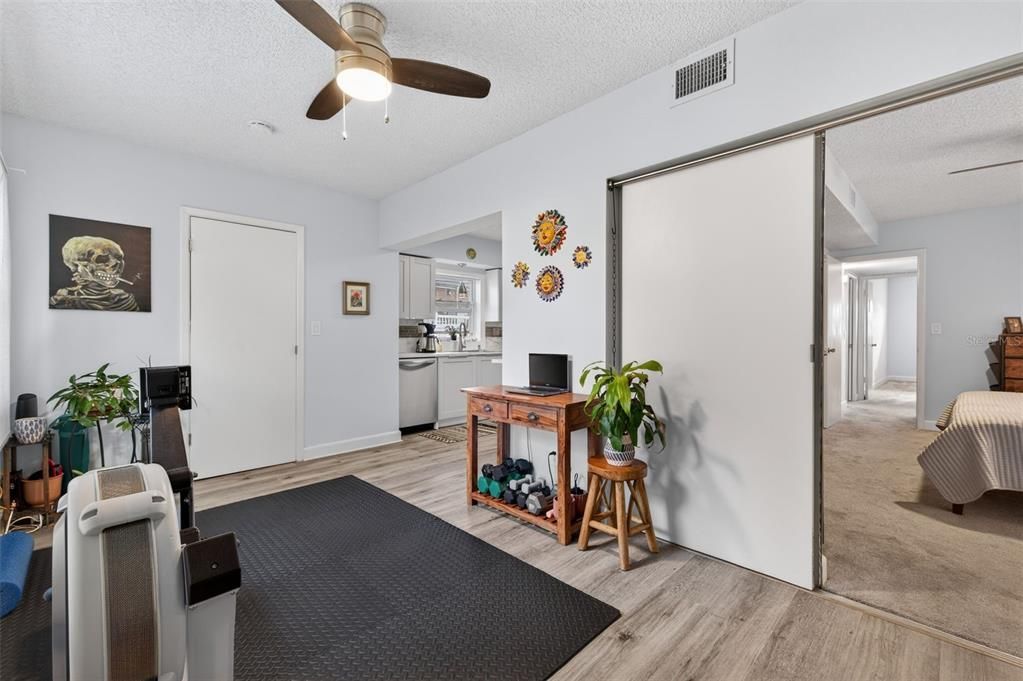 For Sale: $144,700 (2 beds, 2 baths, 1176 Square Feet)