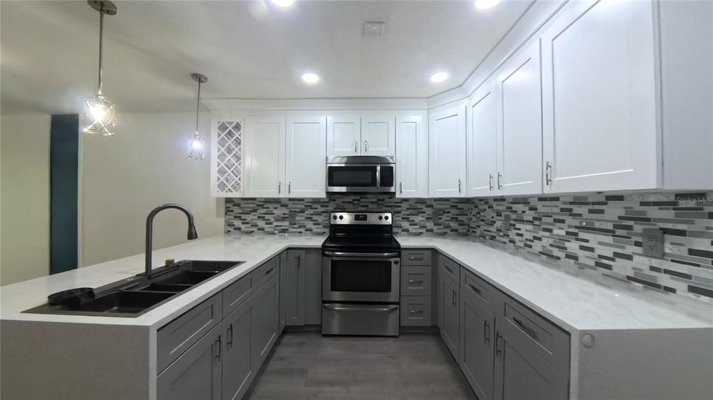 На продажу: $299,900 (3 спален, 2 ванн, 1495 Квадратных фут)