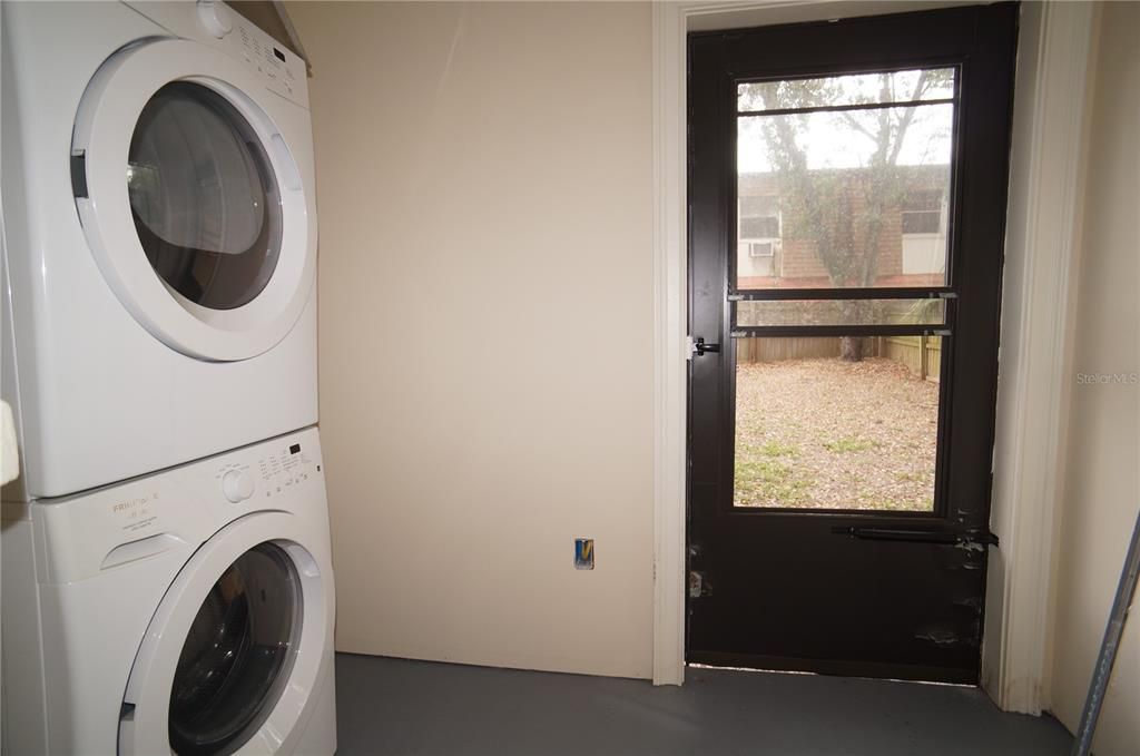 For Rent: $2,650 (2 beds, 1 baths, 1070 Square Feet)