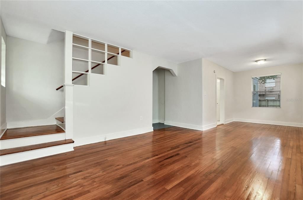 For Rent: $2,650 (2 beds, 1 baths, 1070 Square Feet)