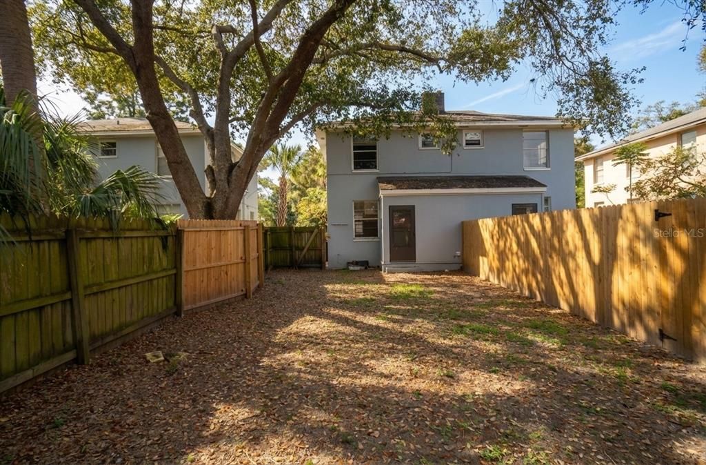 For Rent: $2,650 (2 beds, 1 baths, 1070 Square Feet)