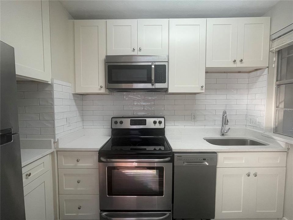 For Rent: $2,650 (2 beds, 1 baths, 1070 Square Feet)