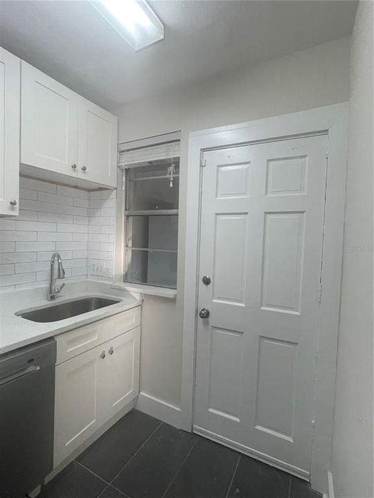 For Rent: $2,650 (2 beds, 1 baths, 1070 Square Feet)