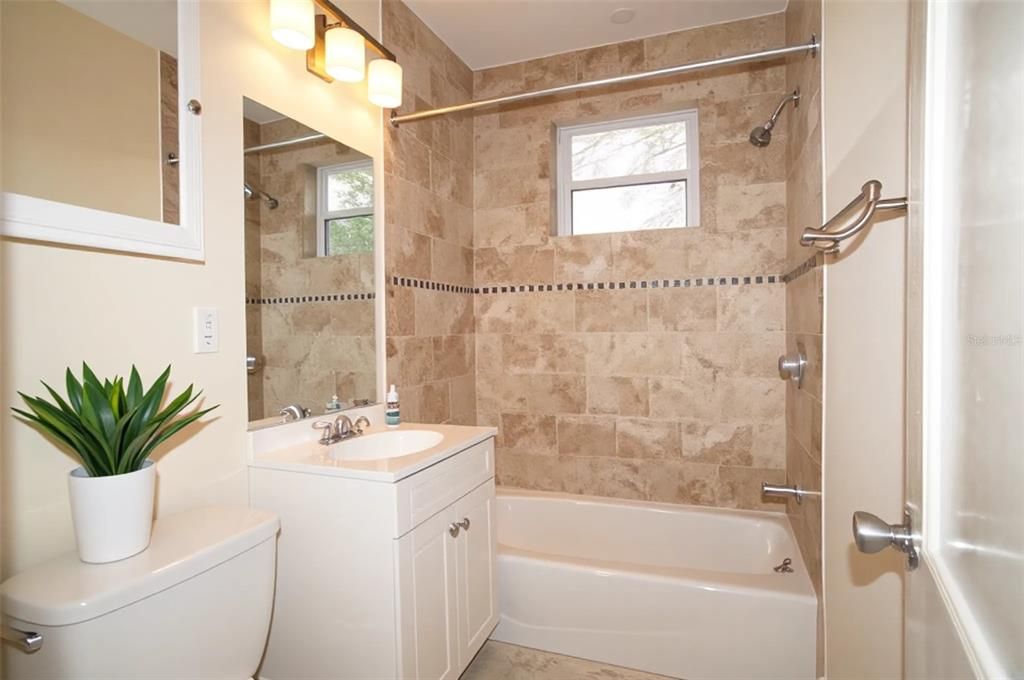 For Rent: $2,650 (2 beds, 1 baths, 1070 Square Feet)