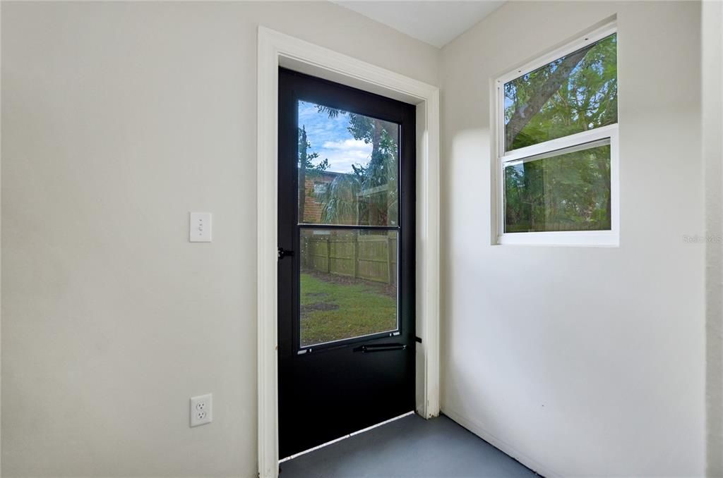 For Rent: $2,650 (2 beds, 1 baths, 1070 Square Feet)