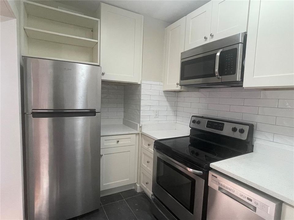 For Rent: $2,650 (2 beds, 1 baths, 1070 Square Feet)