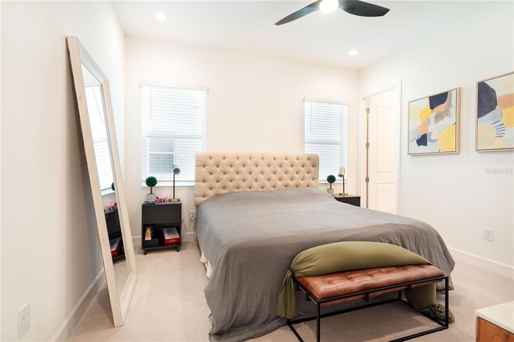 В аренду: $6,150 (5 спален, 5 ванн, 4501 Квадратных фут)