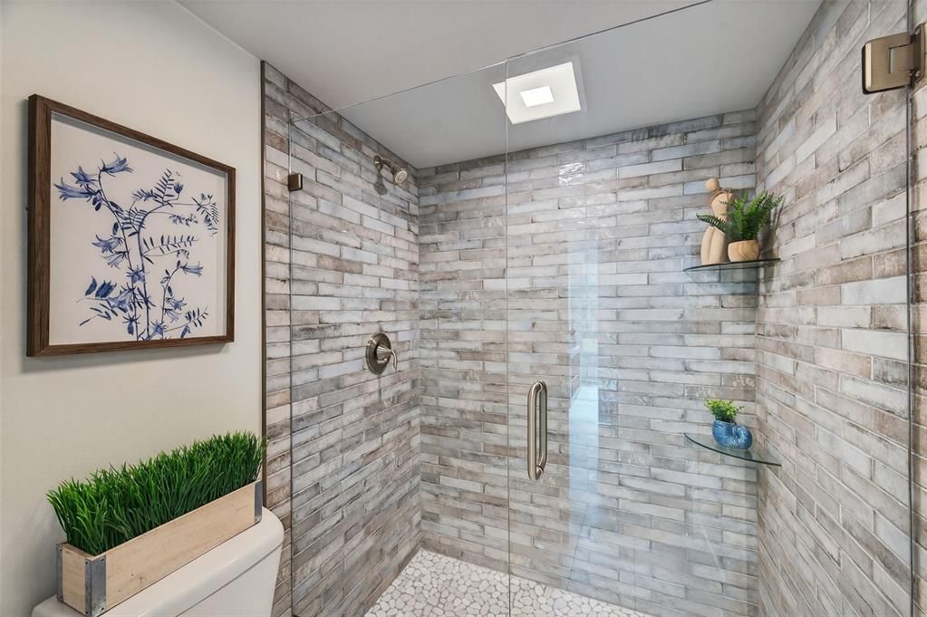 出租: $4,750 (2 贝兹, 2 浴室, 985 平方英尺)