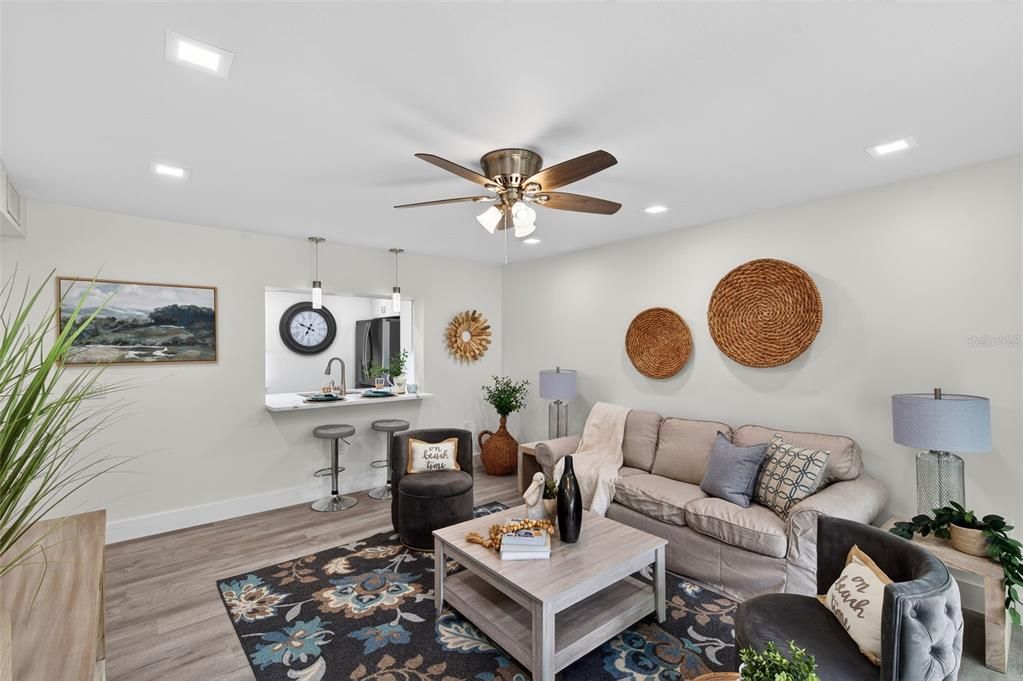 出租: $4,750 (2 贝兹, 2 浴室, 985 平方英尺)