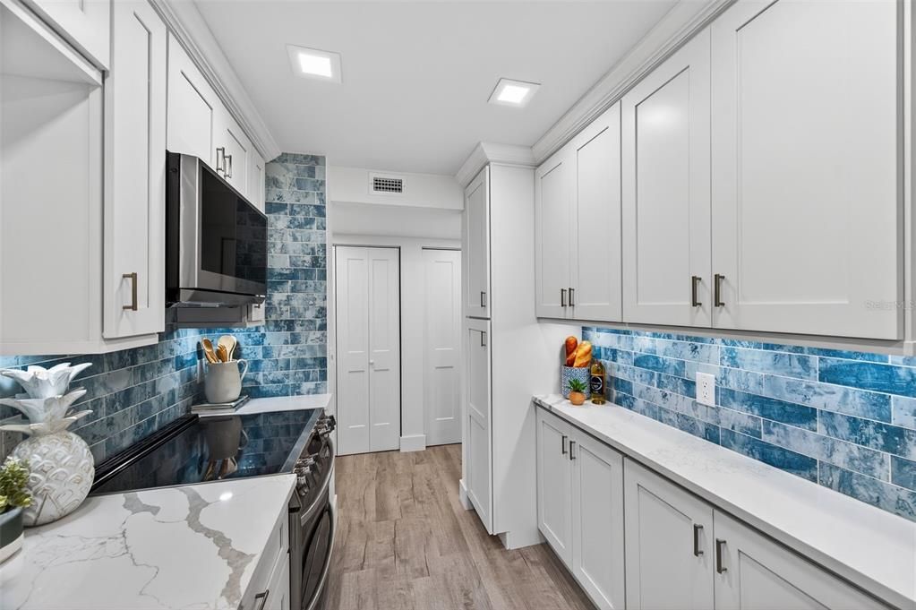 出租: $4,750 (2 贝兹, 2 浴室, 985 平方英尺)