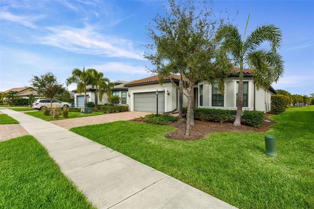 For Sale: $625,000 (2 beds, 2 baths, 1930 Square Feet)