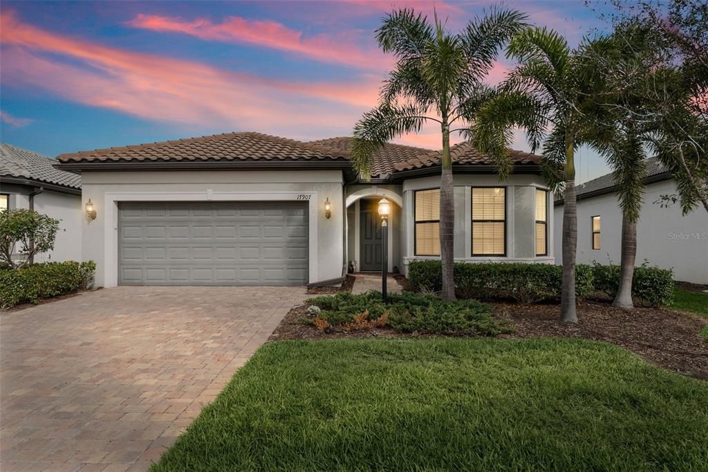 For Sale: $625,000 (2 beds, 2 baths, 1930 Square Feet)