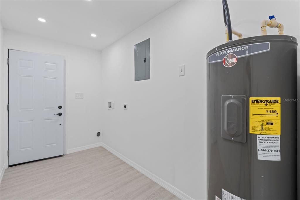 For Sale: $397,900 (4 beds, 2 baths, 1566 Square Feet)