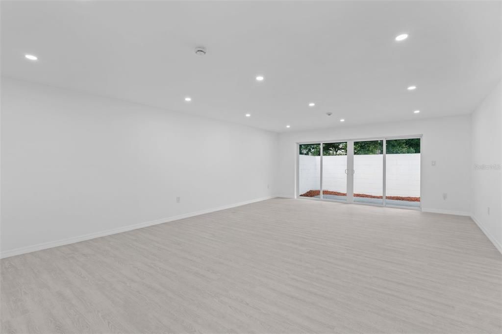 For Sale: $397,900 (4 beds, 2 baths, 1566 Square Feet)