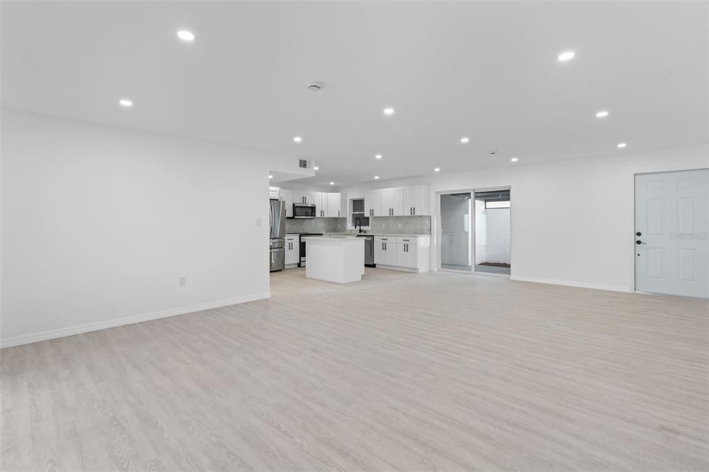 For Sale: $397,900 (4 beds, 2 baths, 1566 Square Feet)