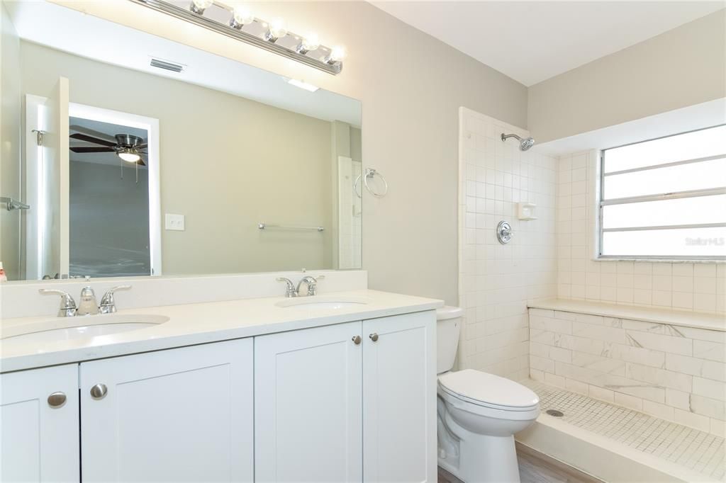 合同活跃: $2,060 (3 贝兹, 2 浴室, 1598 平方英尺)