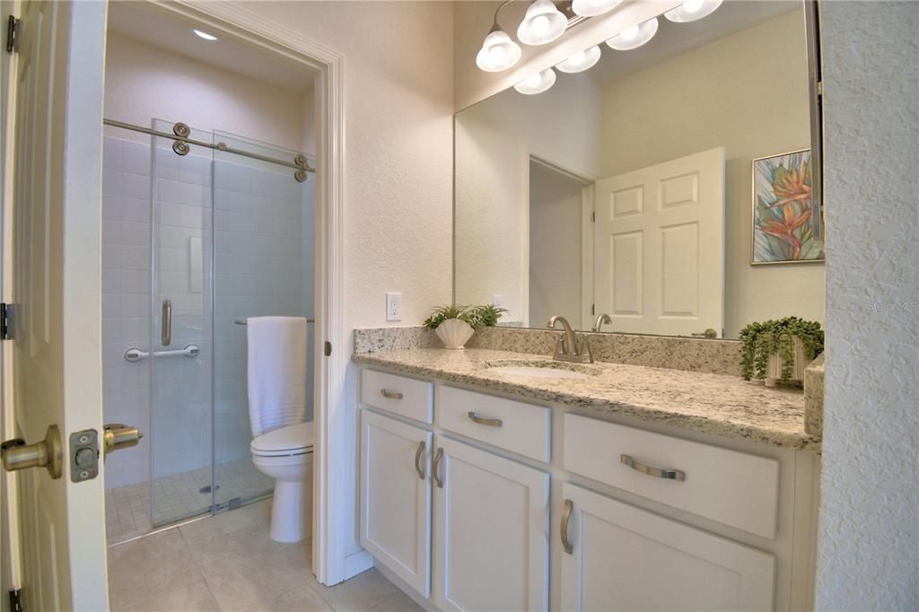 待售: $225,000 (2 贝兹, 2 浴室, 1164 平方英尺)