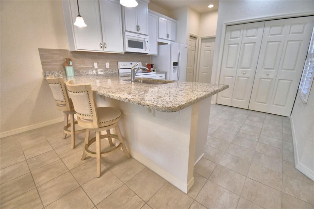 待售: $225,000 (2 贝兹, 2 浴室, 1164 平方英尺)