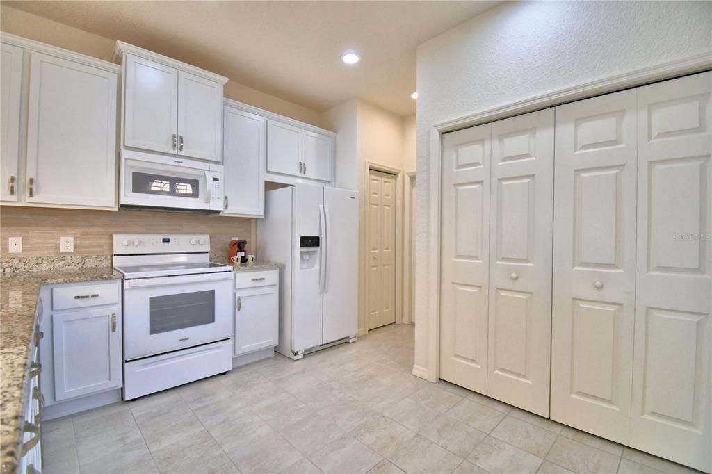 待售: $225,000 (2 贝兹, 2 浴室, 1164 平方英尺)