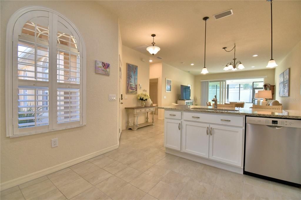 待售: $225,000 (2 贝兹, 2 浴室, 1164 平方英尺)