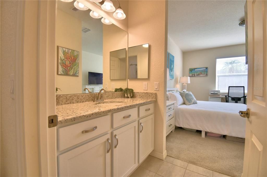 待售: $225,000 (2 贝兹, 2 浴室, 1164 平方英尺)