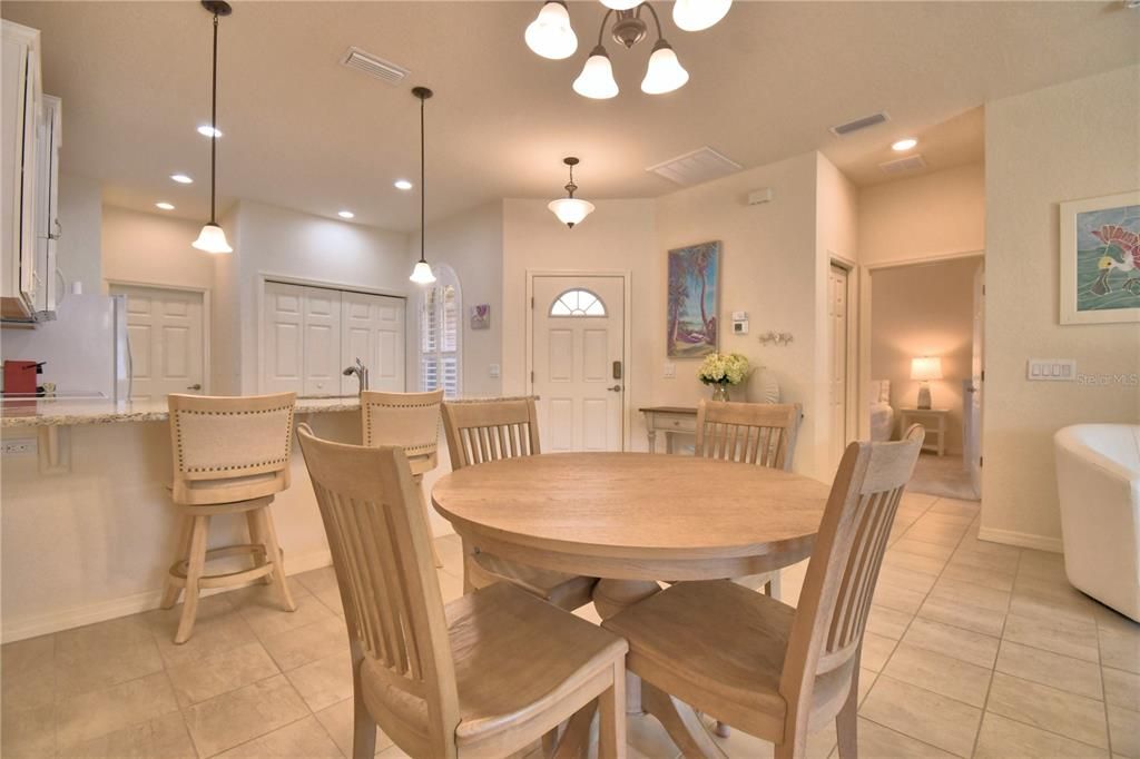 待售: $225,000 (2 贝兹, 2 浴室, 1164 平方英尺)