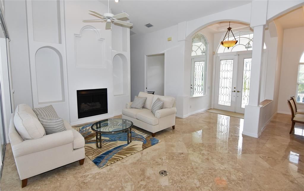 出租: $6,900 (4 贝兹, 3 浴室, 3249 平方英尺)