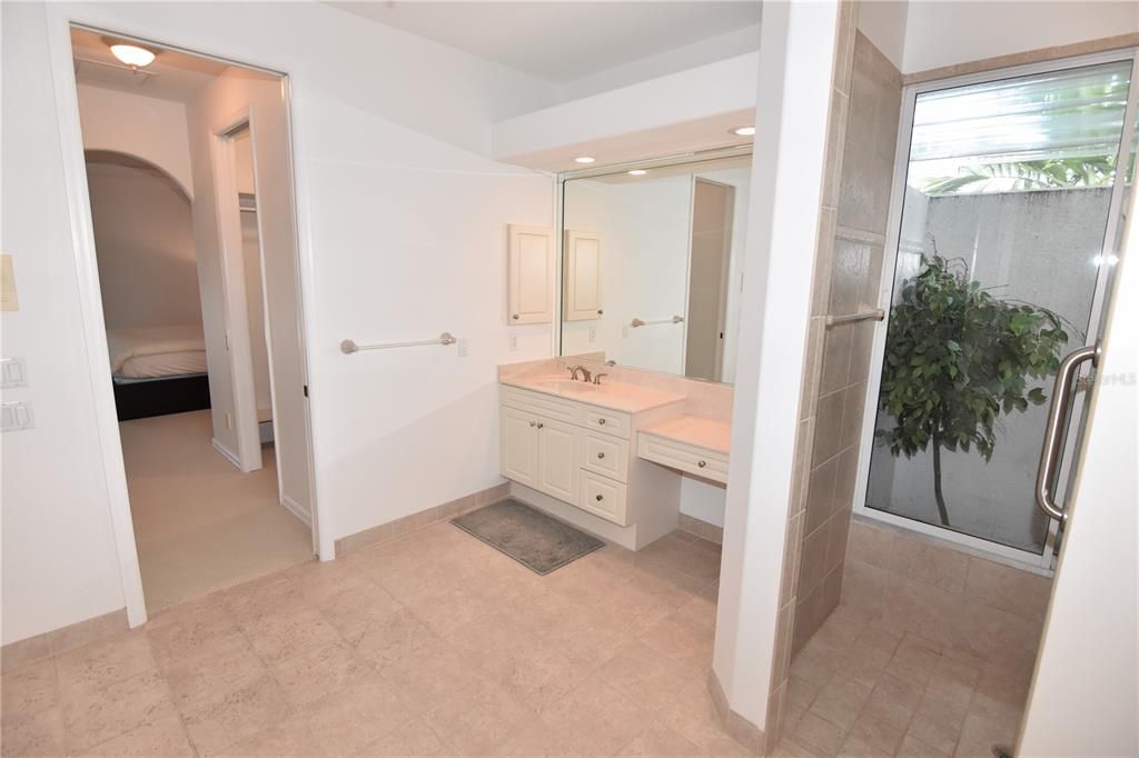 出租: $6,900 (4 贝兹, 3 浴室, 3249 平方英尺)