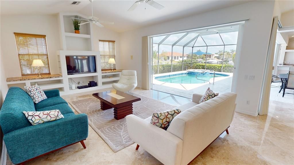 出租: $6,900 (4 贝兹, 3 浴室, 3249 平方英尺)