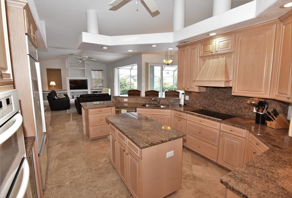 出租: $6,900 (4 贝兹, 3 浴室, 3249 平方英尺)