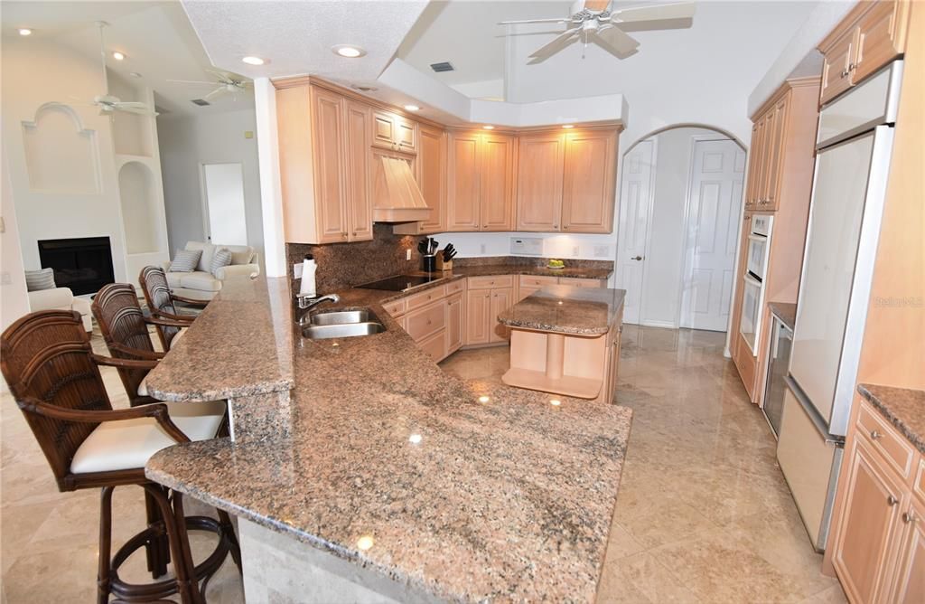 出租: $6,900 (4 贝兹, 3 浴室, 3249 平方英尺)