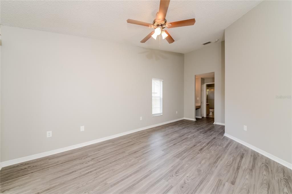 出租: $2,340 (4 贝兹, 2 浴室, 1552 平方英尺)