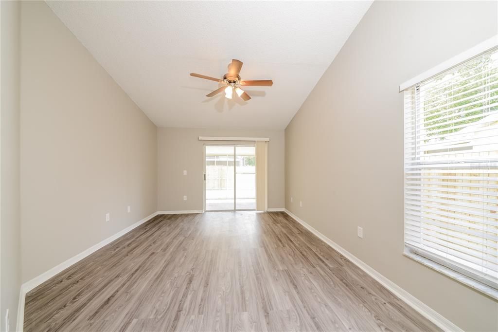 出租: $2,340 (4 贝兹, 2 浴室, 1552 平方英尺)