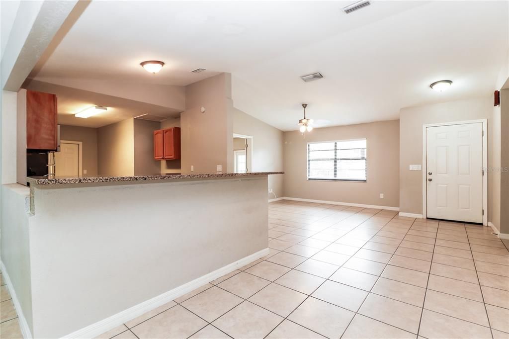 出租: $2,100 (3 贝兹, 2 浴室, 1511 平方英尺)