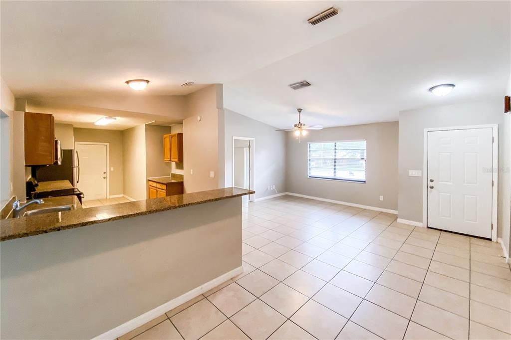 出租: $2,100 (3 贝兹, 2 浴室, 1511 平方英尺)