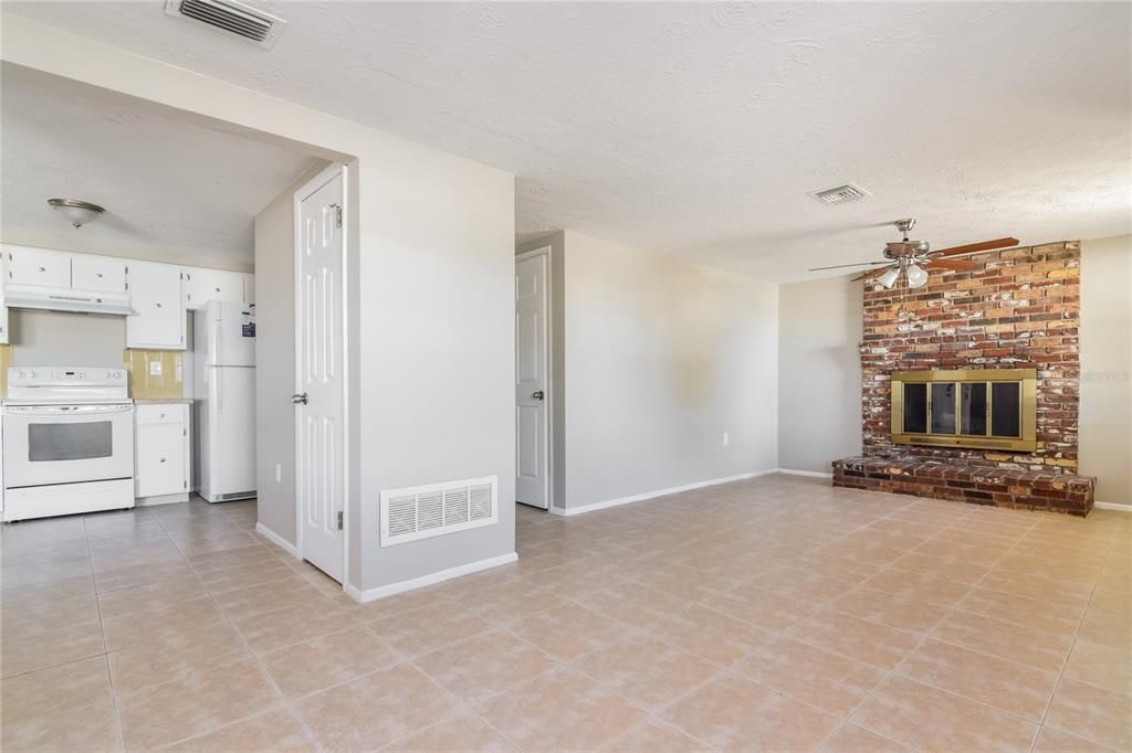 В аренду: $1,705 (3 спален, 2 ванн, 1368 Квадратных фут)