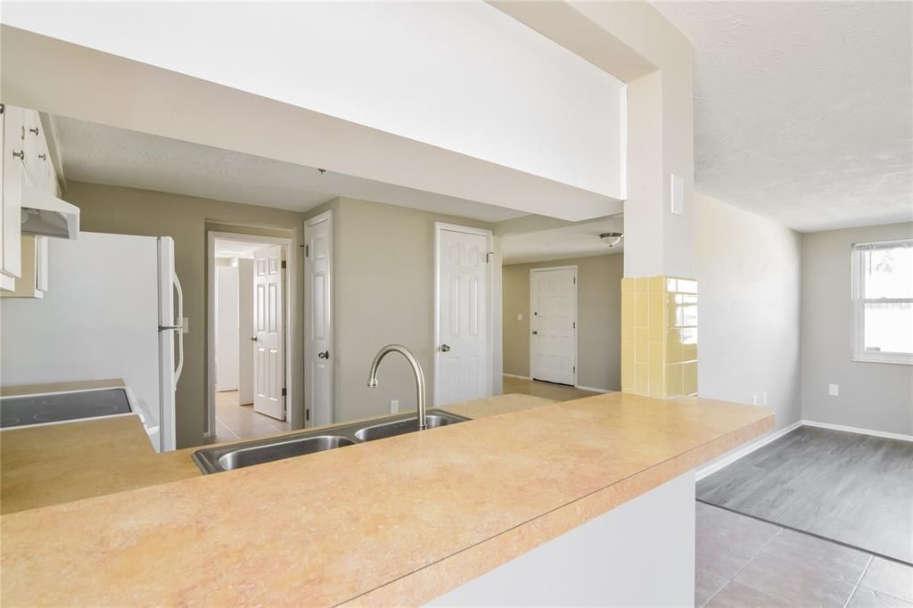 В аренду: $1,705 (3 спален, 2 ванн, 1368 Квадратных фут)