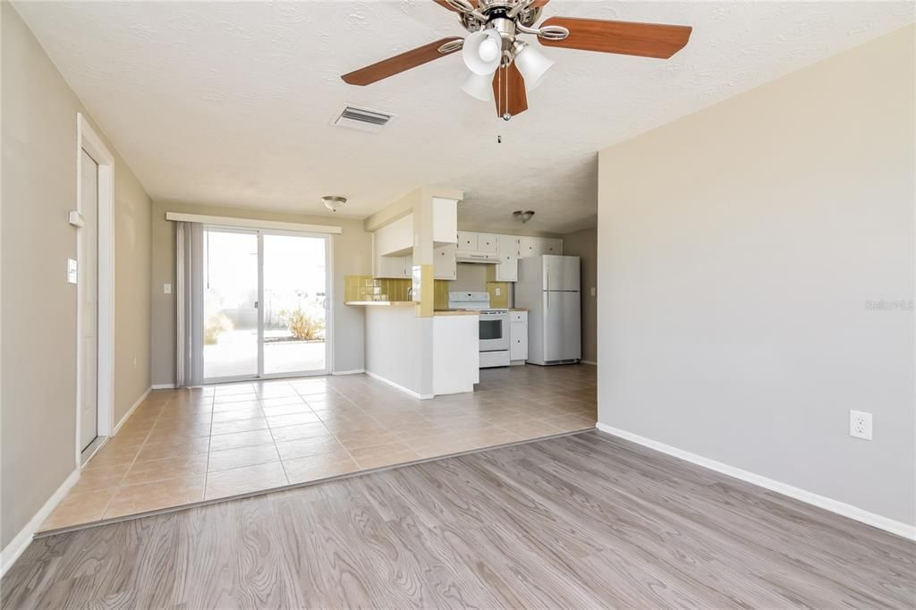 В аренду: $1,705 (3 спален, 2 ванн, 1368 Квадратных фут)